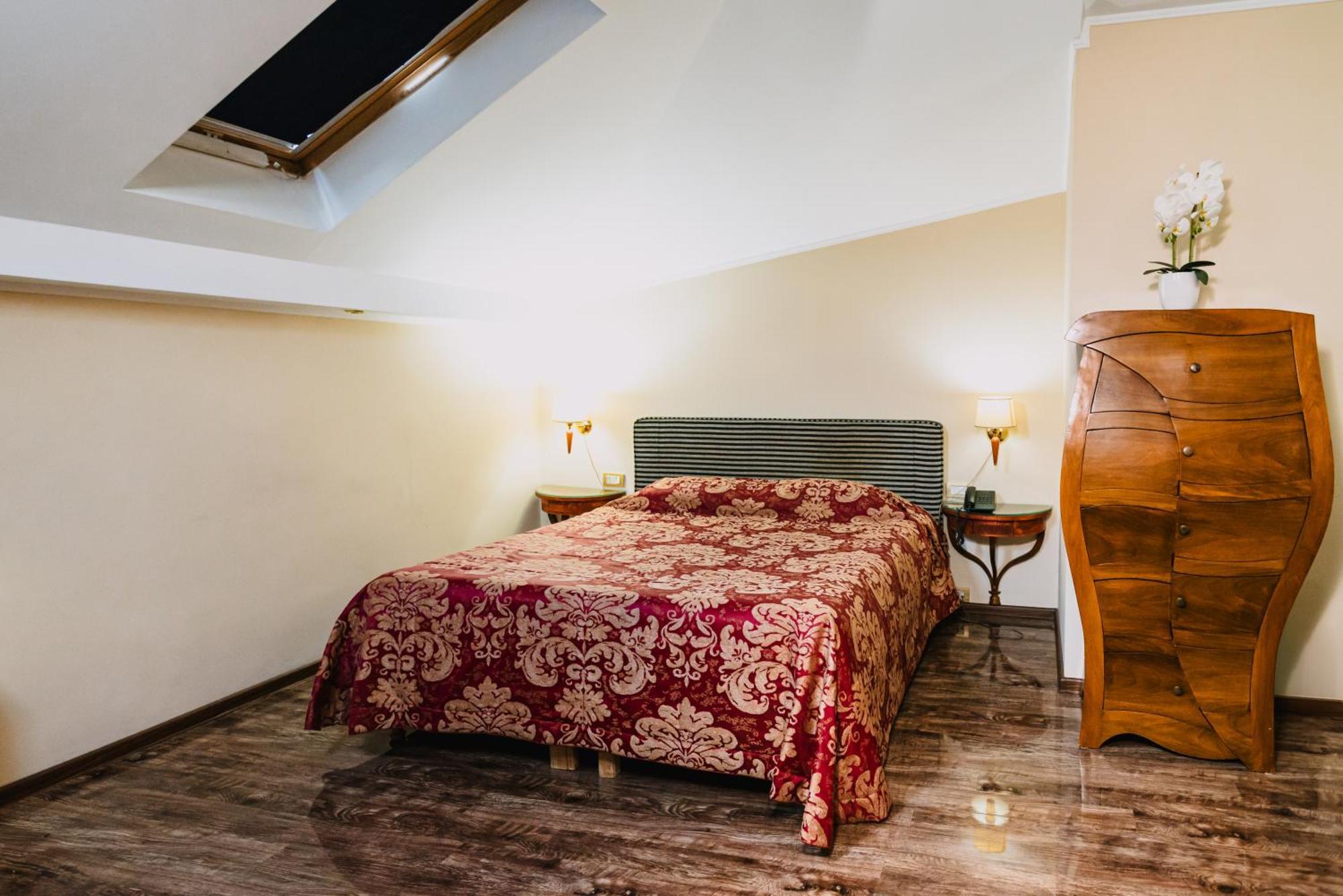 Vigo Hotel Ploieşti Eksteriør billede